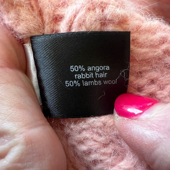 The Limited Peach 50% Angora cable-knit full collar Turtleneck - Picture 4 of 5